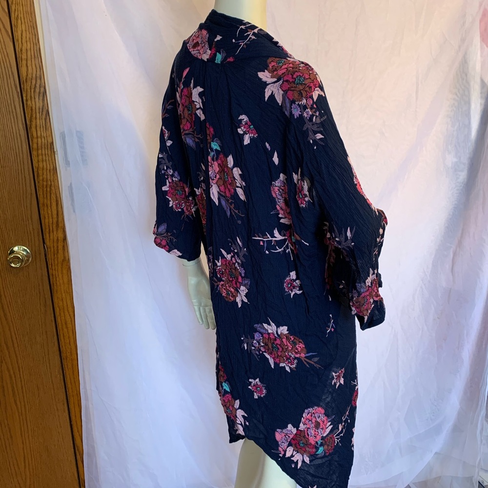 Patrons of Peace kimono - Picture 3 of 5